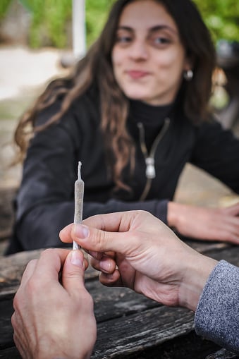 With more cannabis products coming into the retail scene, many are wondering what the benefits are of using cannabis products to combat stress and anxiety and how it can help them reduce symptoms. 